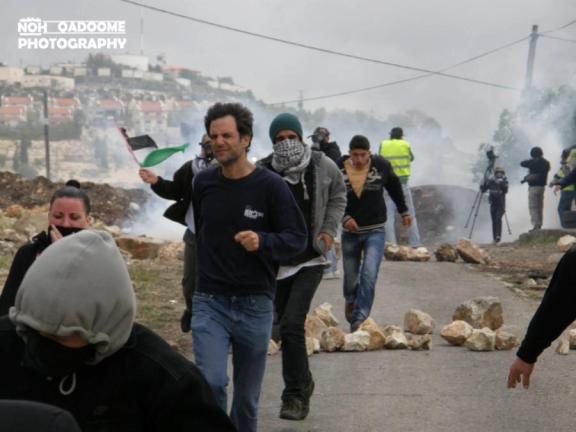 activistas-palestinxs-israelc3ades-e-internacionales-huyendo-de-la-represic3b3n-en-kafr-qaddom-el-5-4-13