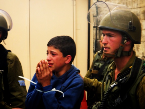 Uno de los niños arrestados en Hebrón en marzo (Foto: ISM).