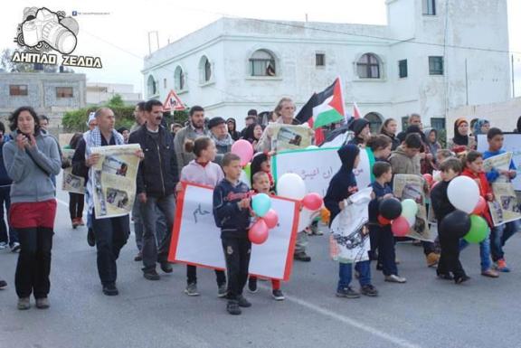 Así empieza la manifestación de los viernes en Nabi Saleh (5/4/13, Ahmad Zeada)