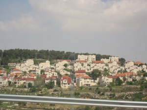 Una de las numerosas colonias que rodean a la ciudad palestina de Belén