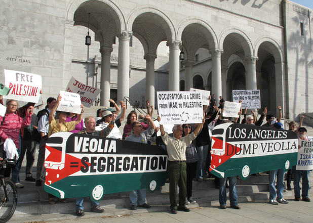Activists in Los Angeles tell the city to Dump Veolia on 30 March, 2012.  Dump Veolia