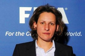 Susan en 2013, cuando fue electa para integrar un comité de la FIFA.